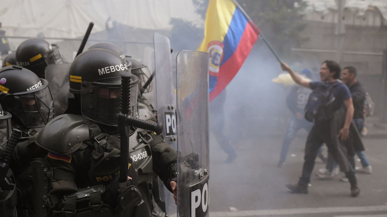 Corte Suprema de Colombia denuncia 'asedio' de manifestantes afines a Gustavo Petro