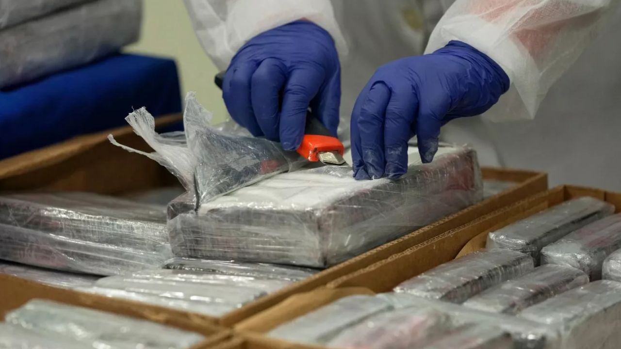 Incautan más de 400 kilos de cocaína que transportaba un camión en Ecuador