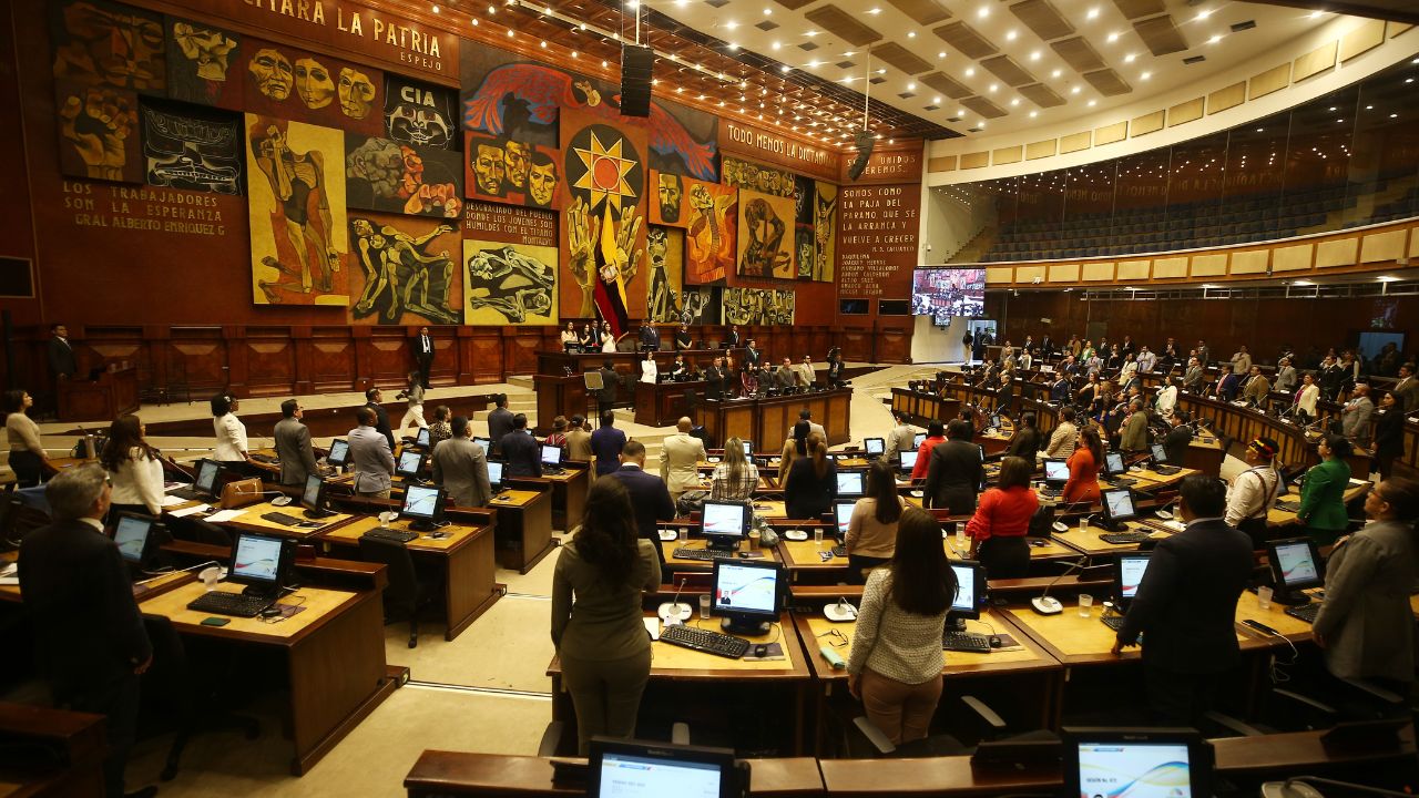 Presidente de Ecuador objeta la negativa de la Asamblea a subir el Impuesto del 12 % al 15 %