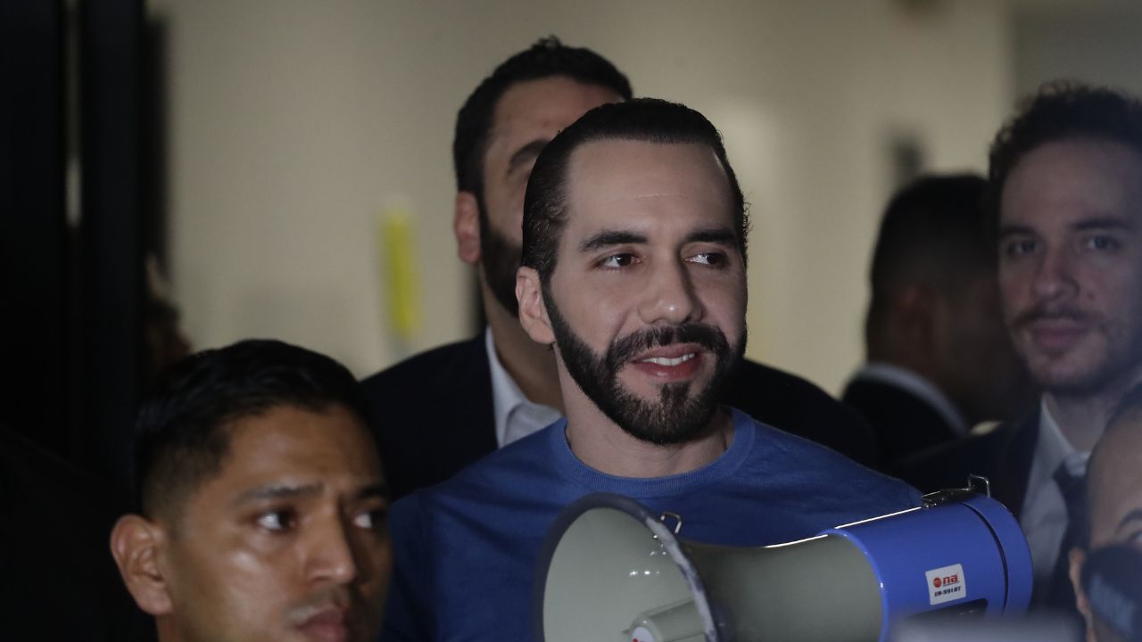 Abren los centros de votación para las legislativas y presidenciales en El Salvador