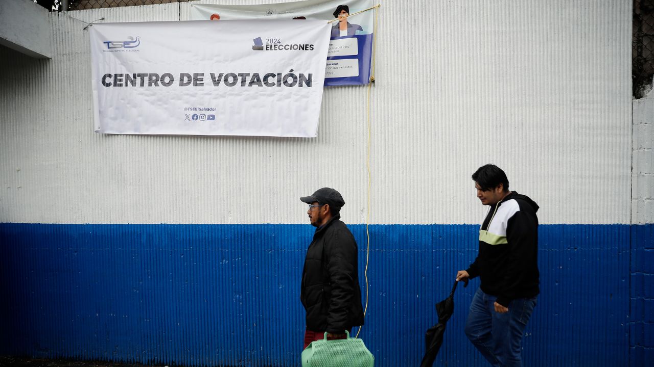 El Salvador celebra elecciones bajo suspensión de derechos y en polémica por reelección