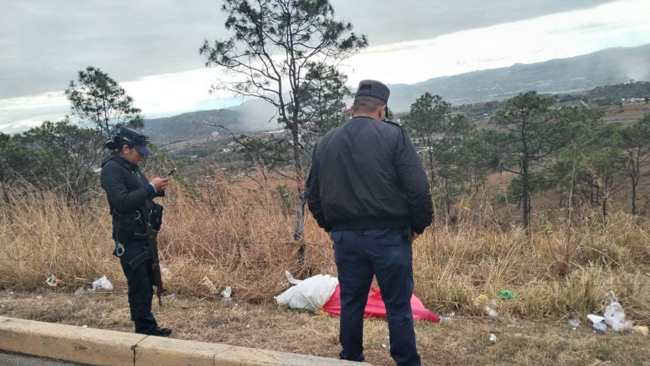 Hallan encostalado el cuerpo de una persona en la CA-5; podría tratarse de un 'desaparecido'