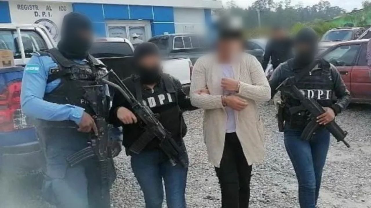 Capturan a enfermera en posesión de fusil de asalto en Copán