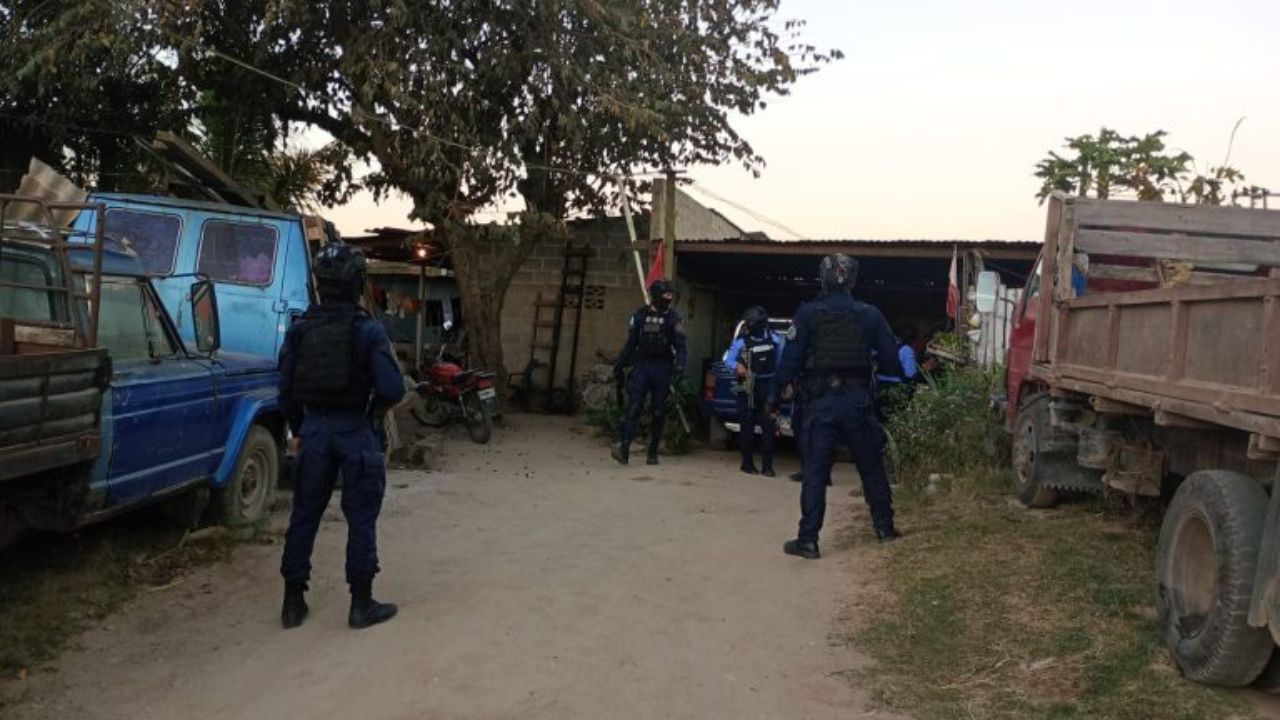 Durante allanamientos, capturan a tres sospechosos por el crimen de expolicía en 2023