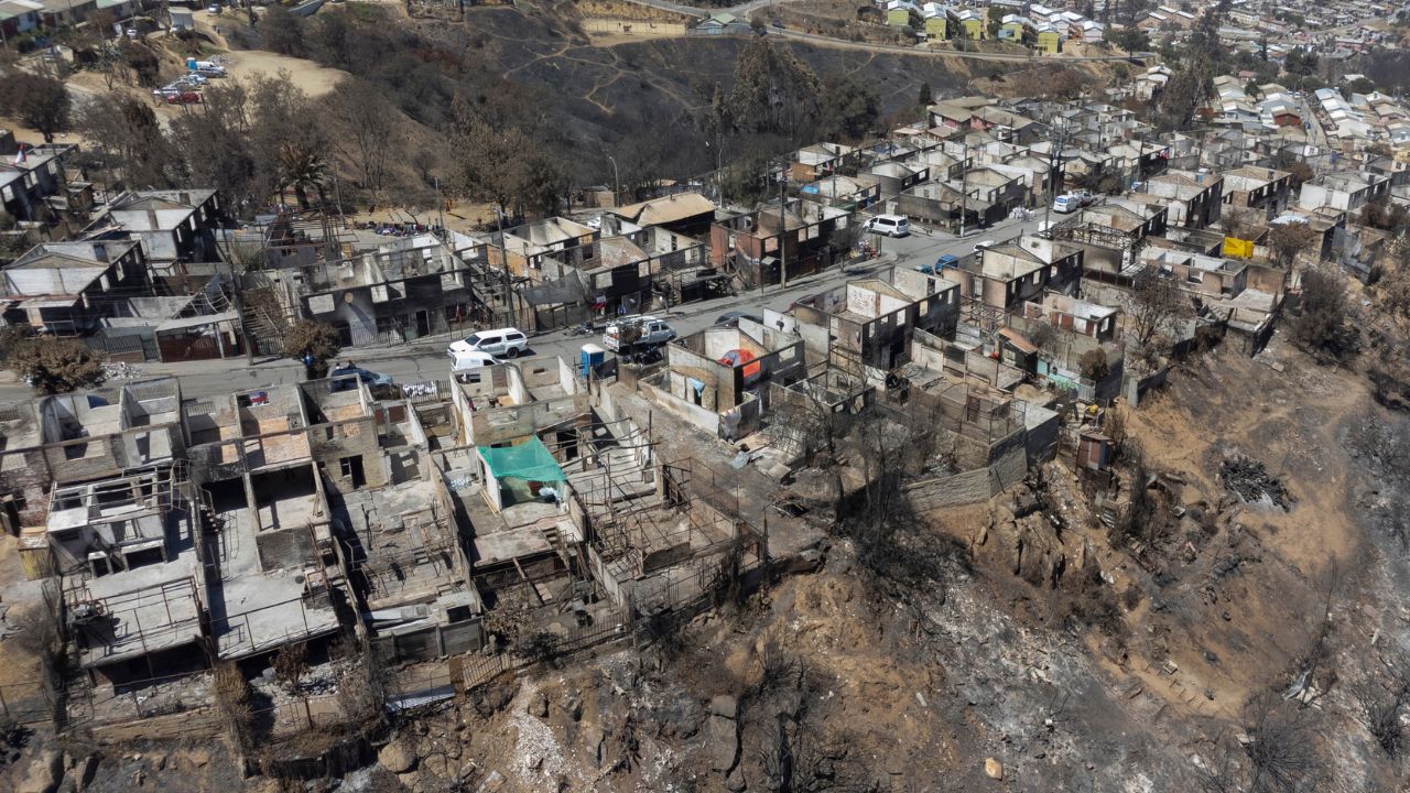 Aumentan a 134 los fallecidos en los devastadores incendios de Valparaíso