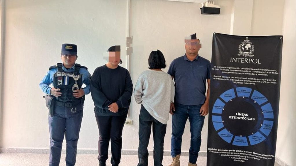 Rescatan a menor tras ser engañada por redes sociales, le ofrecieron dinero y recargas