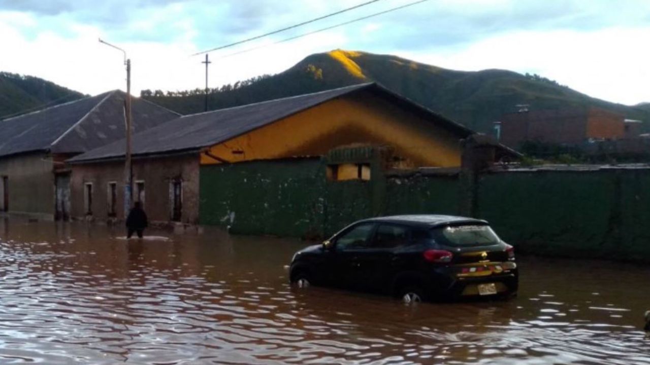 Perú declara en emergencia 100 distritos de 17 departamentos por intensas lluvias