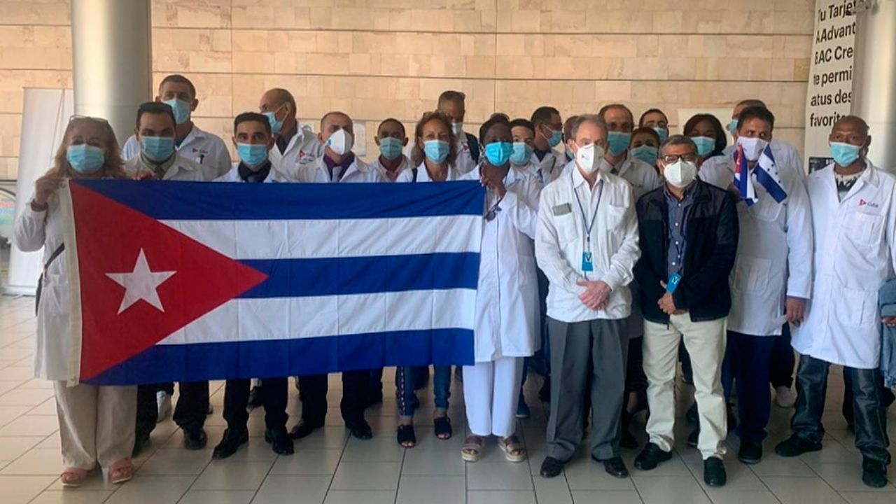 No hay necesidad de traer médicos extranjeros, señala CMH ante contratación de doctores cubanos