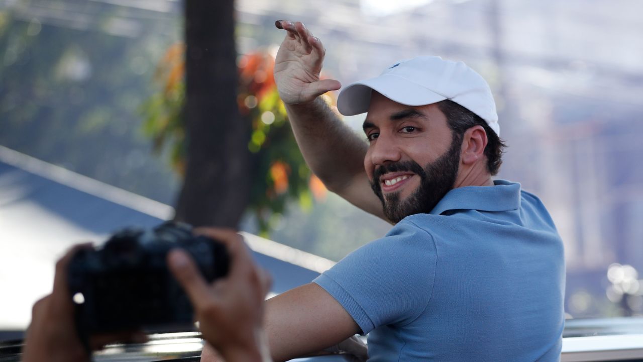 Presidente de El Salvador, Nayib Bukele, vota para su reelección inmediata