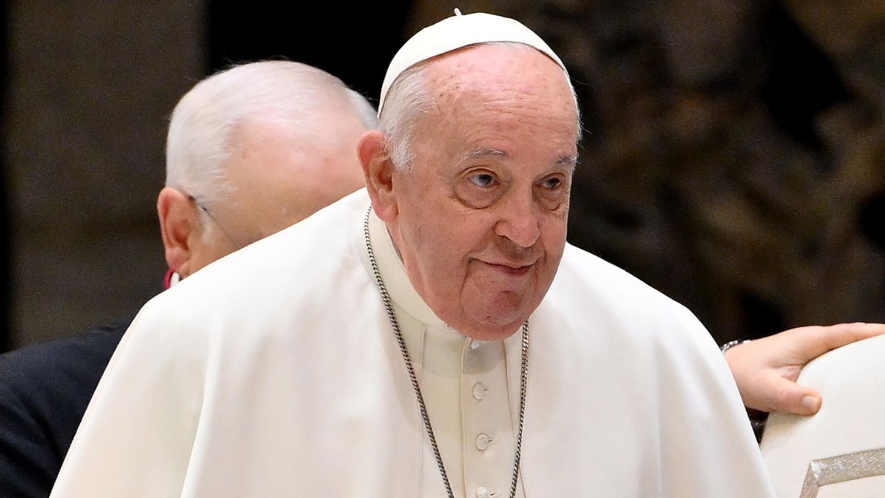'Los pueblos están agotados por la guerra, que es siempre inútil': papa Francisco