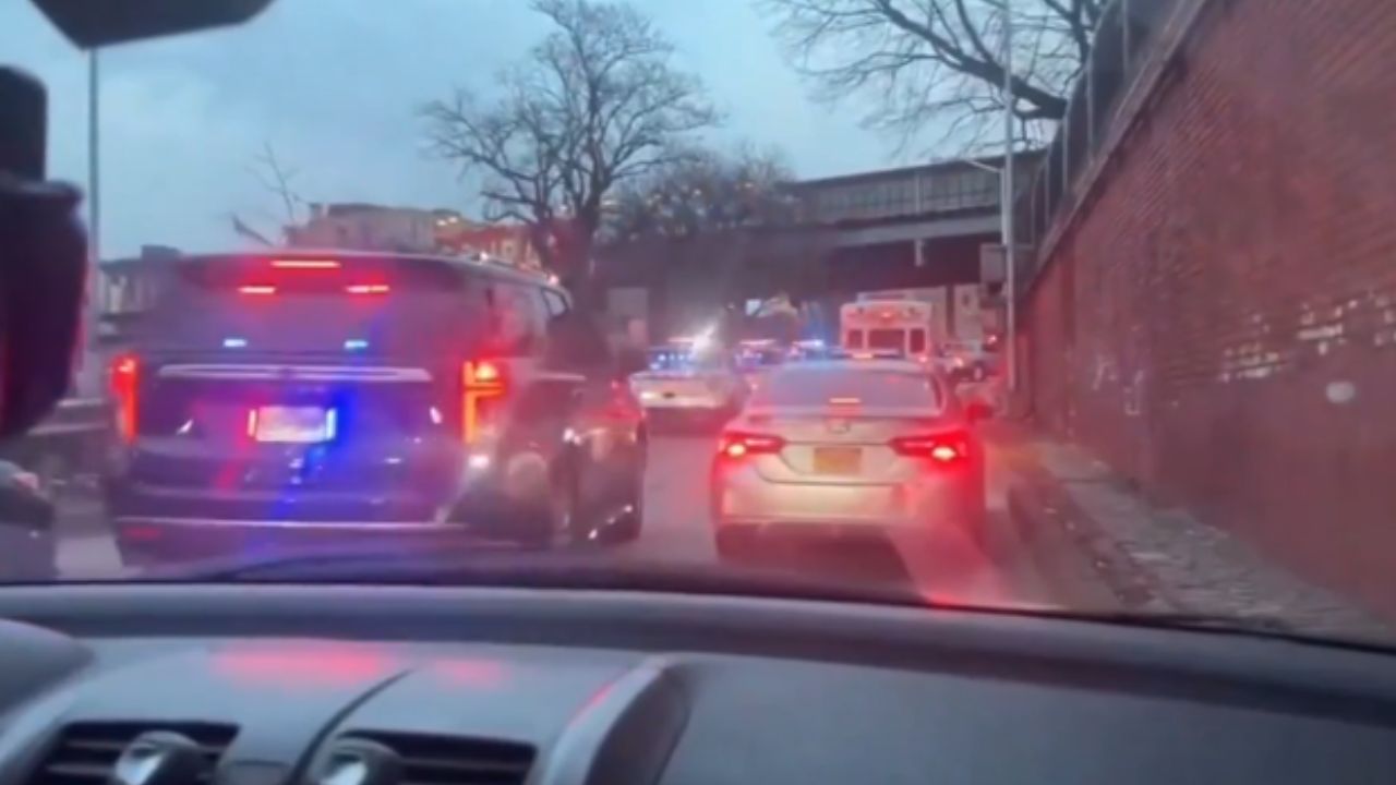 Un muerto y cinco heridos en tiroteo en el metro de Nueva York