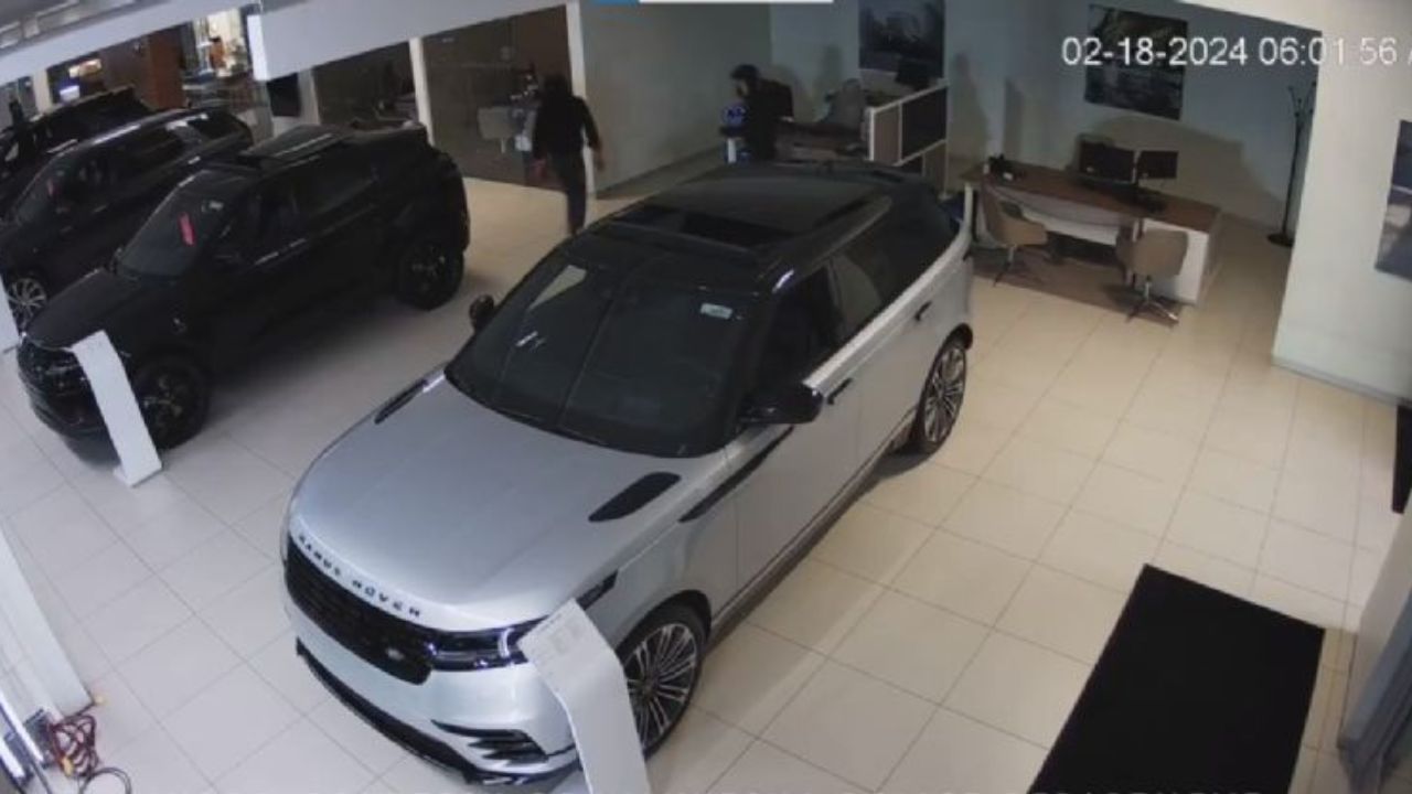 ¡Robo de película! Encapuchados se roban 9 carros valorados en $583 mil