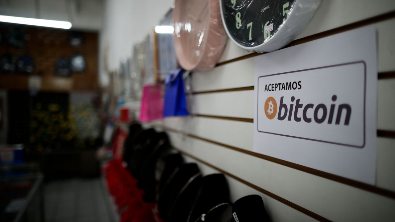 El Salvador impartirá información sobre bitcóin a estudiantes de escuelas públicas