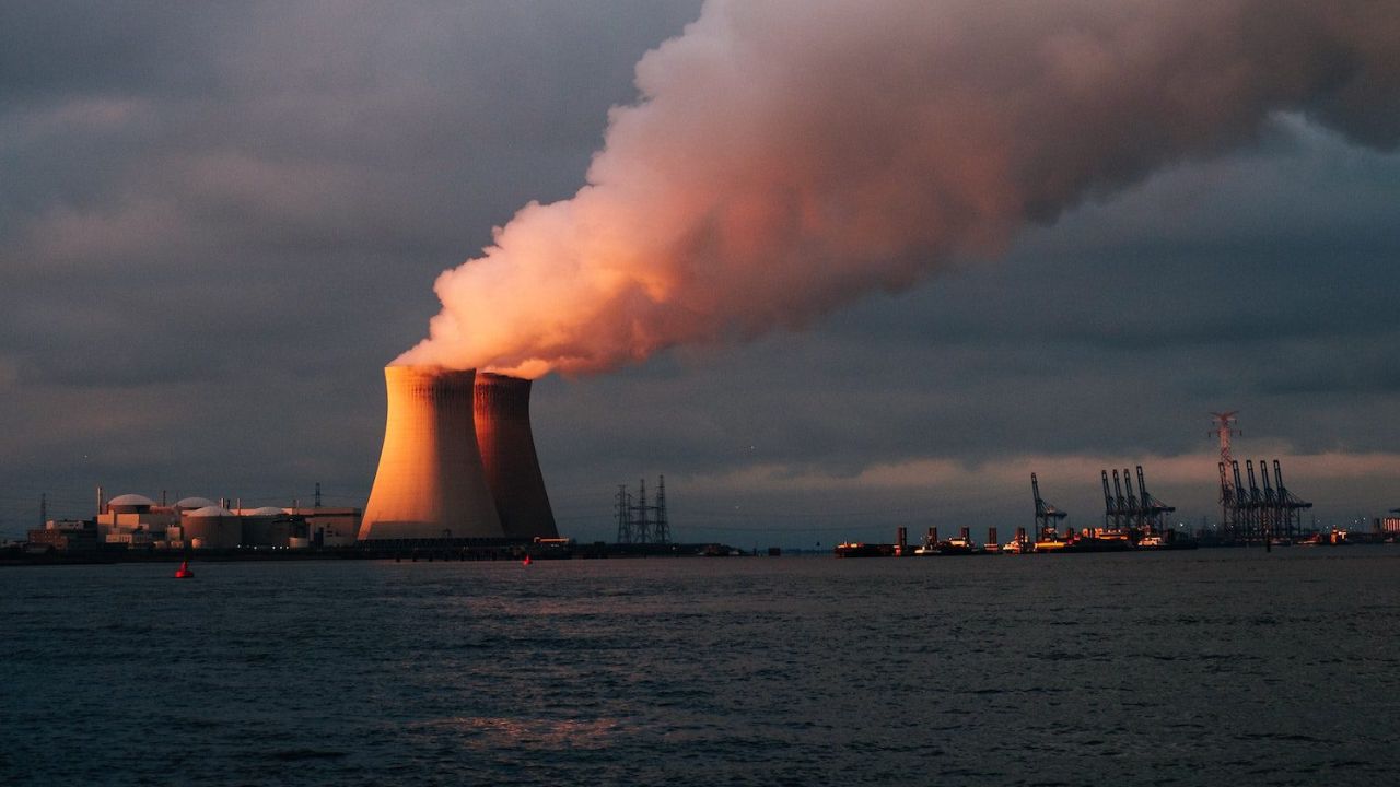 Francia y EE.UU. quieren que los bancos de desarrollo financien la energía nuclear