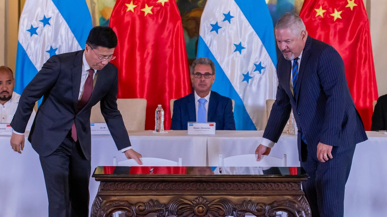 Honduras firma con China un convenio por $ 275.6 millones para mejorar la educación