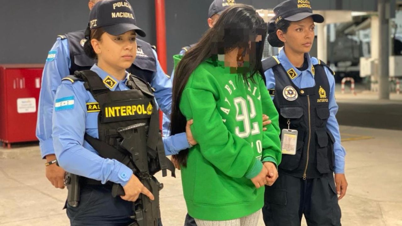 Hondureña es extraditada de España por secuestrar a víctima en centro comercial