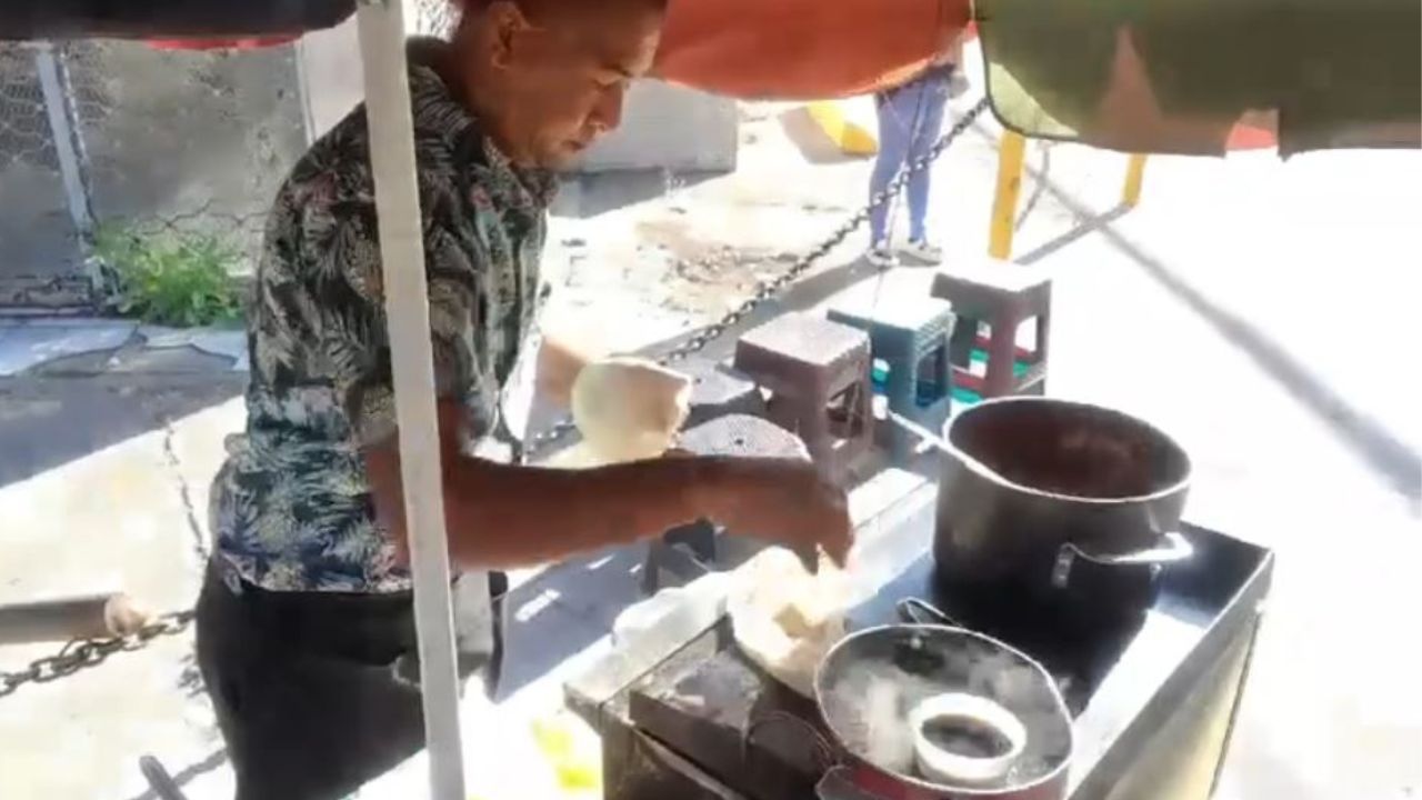Hondureño se quedó sin empleo y emprende con puesto de baleadas en Tegucigalpa