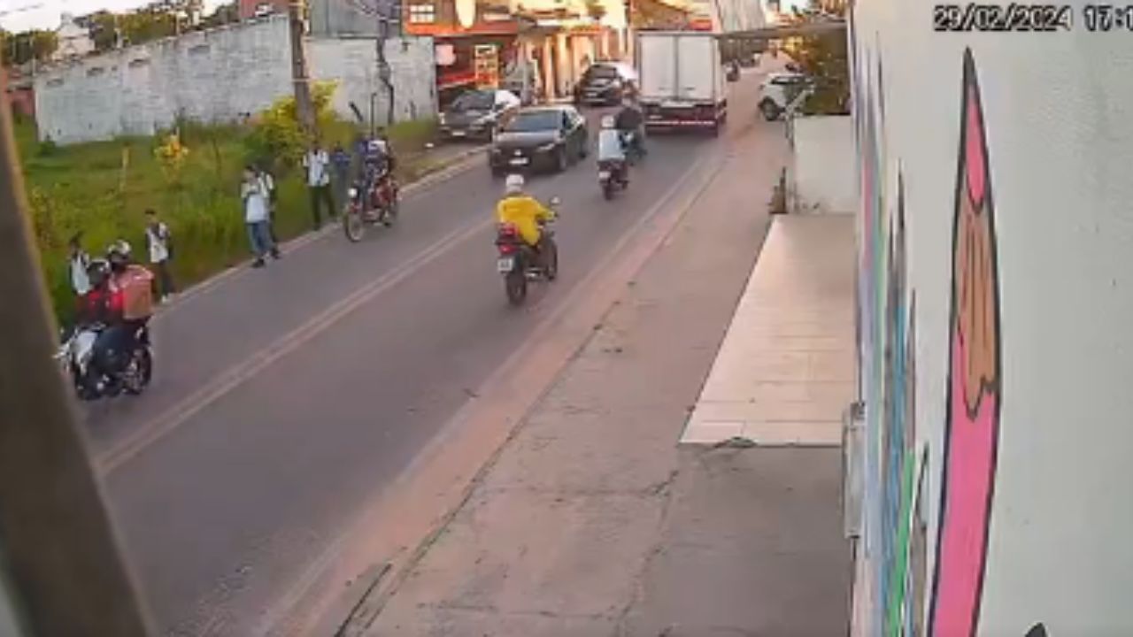 Vídeo capta momento en que matan a disparos a estudiante que salía de la escuela