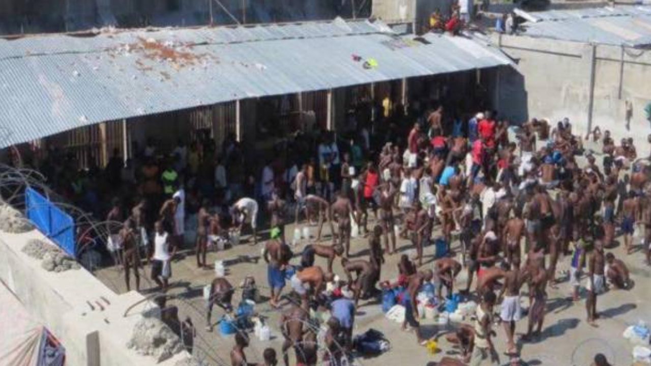 Al menos una decena de muertos tras el ataque de las bandas a la cárcel de Puerto Príncipe