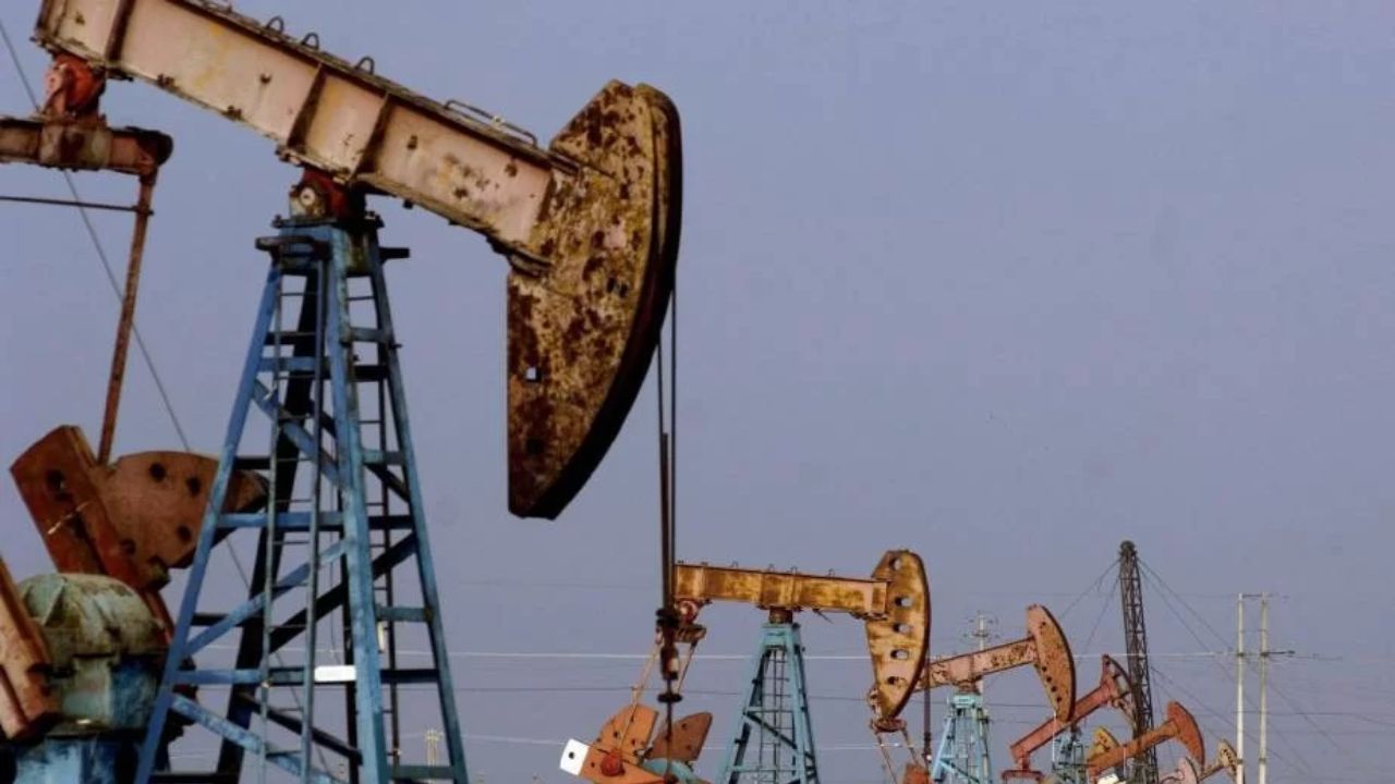 El petróleo de Texas abre con una bajada del 1.70 %, hasta 82,05 dólares el barril