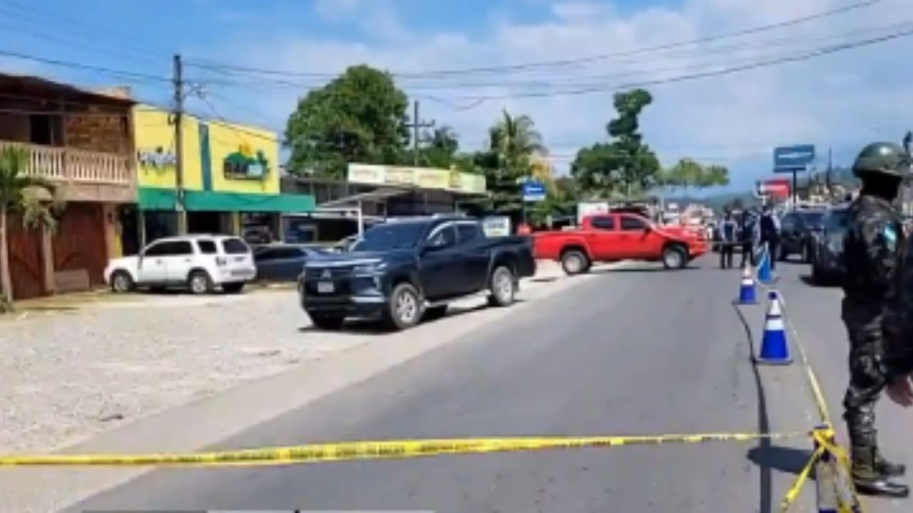 Tiroteo a vehículo en Atlántida resulta en una persona fallecida y otra herida