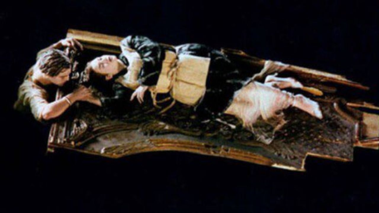 Trozo de madera de la escena final de 'Titanic' se vende en subasta por $ 718,750