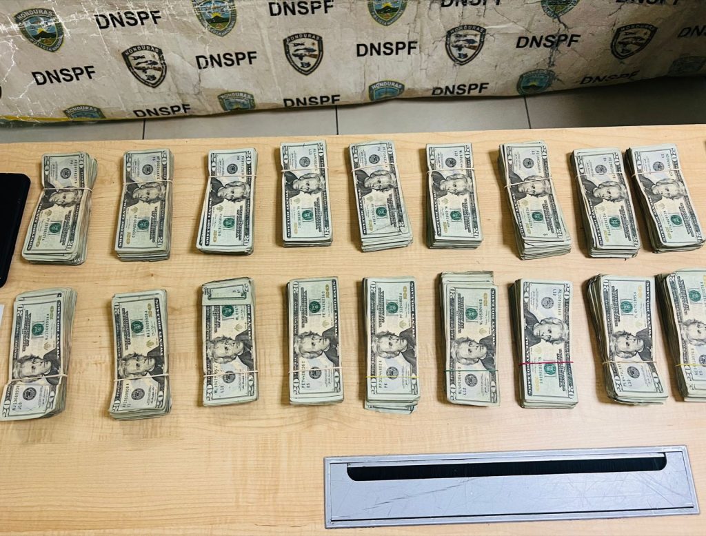 decomisan dolares a hondureña 