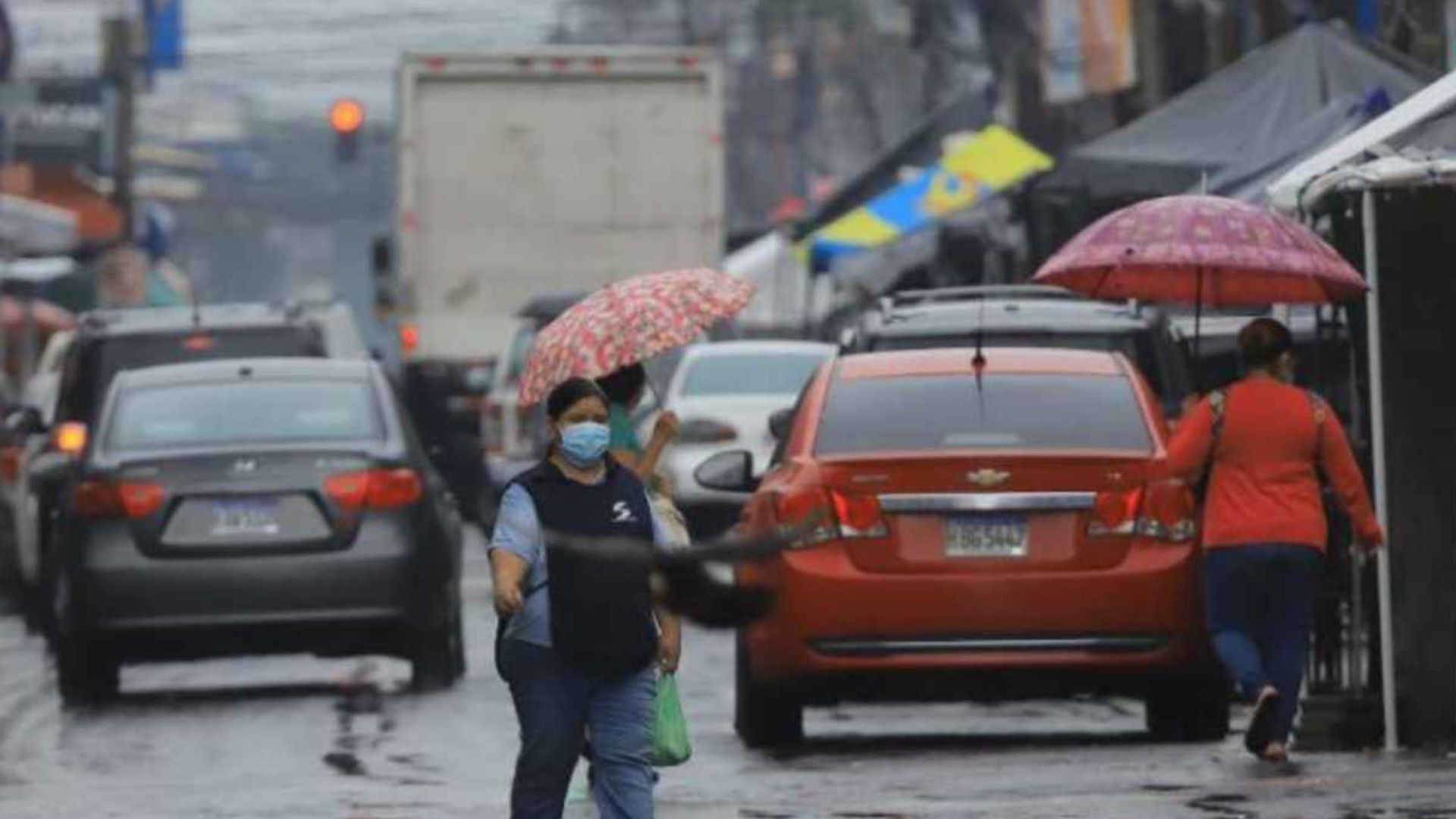 Lluvias con actividad eléctrica en la mayor parte del país, pronostica Cenaos este lunes