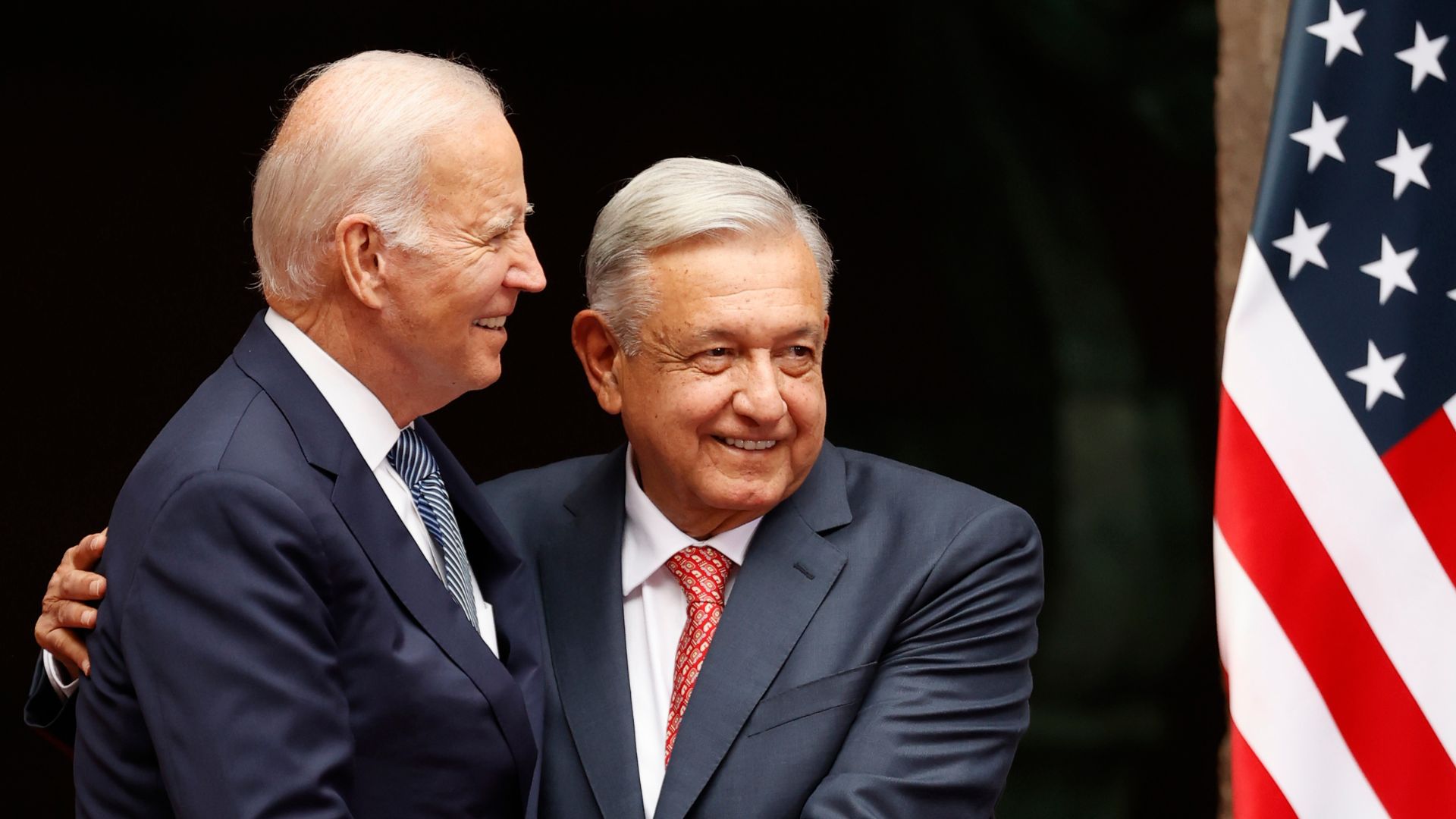 Biden y López Obrador acuerdan 'medidas inmediatas' para reducir los cruces fronterizos