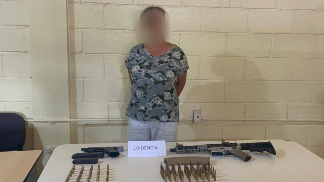 Ama de casa vinculada a la banda 'Los Paces' en Olancho fue capturada con un fusil y una pistola