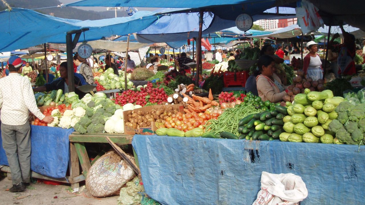 Frutas ,verduras y aceite registran alzas en su precio en mercados capitalinos
