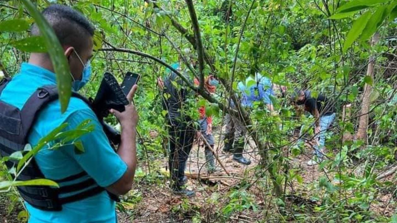 Hallan tres cadáveres en cementerio clandestino en La Ceiba