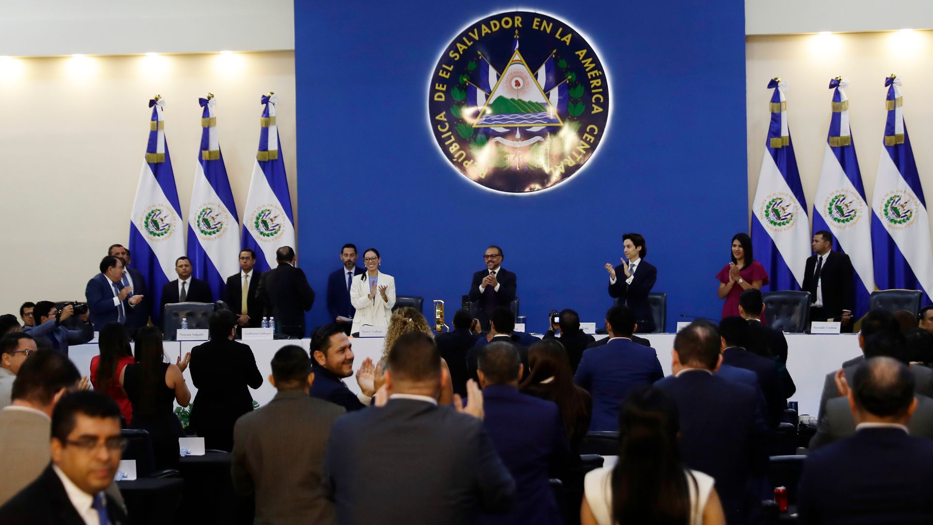 Una nueva legislatura, con menos diputados tras reforma, tomará posesión en El Salvador