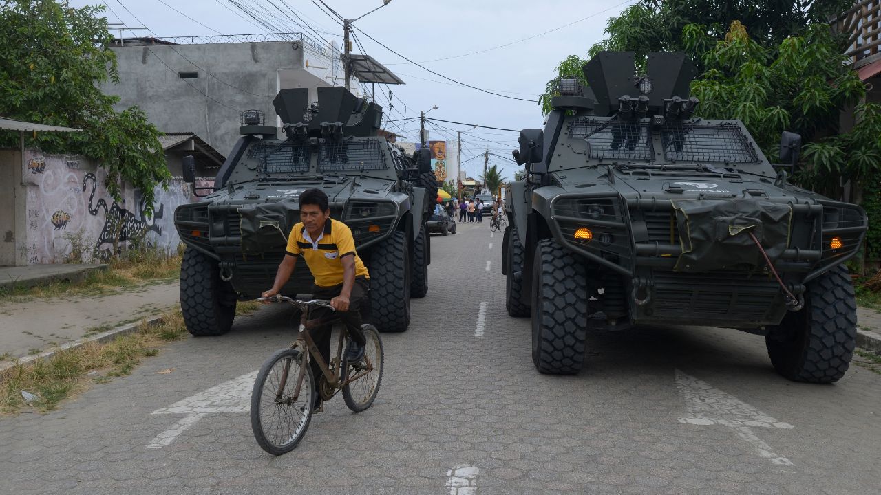 Ecuador aprueba la extradición en referendo, según sondeo a boca de urna