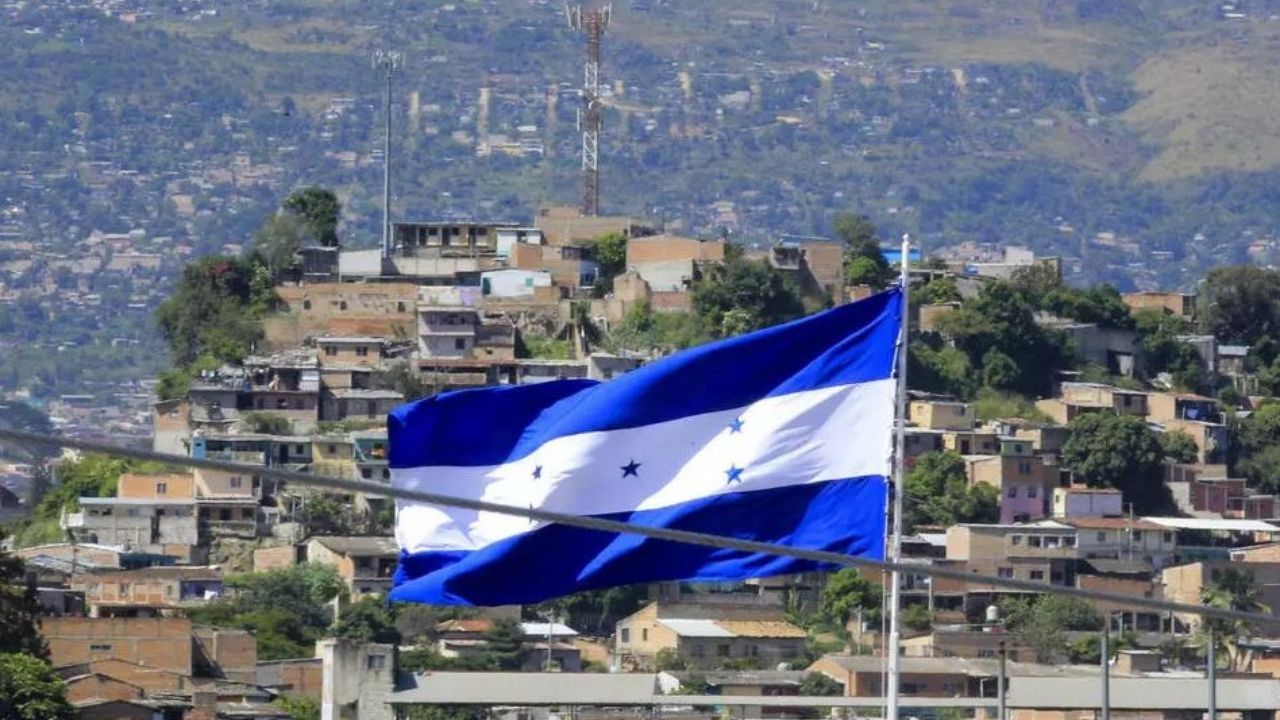 Editorial HRN: Nepotismo y depuración de la administración pública