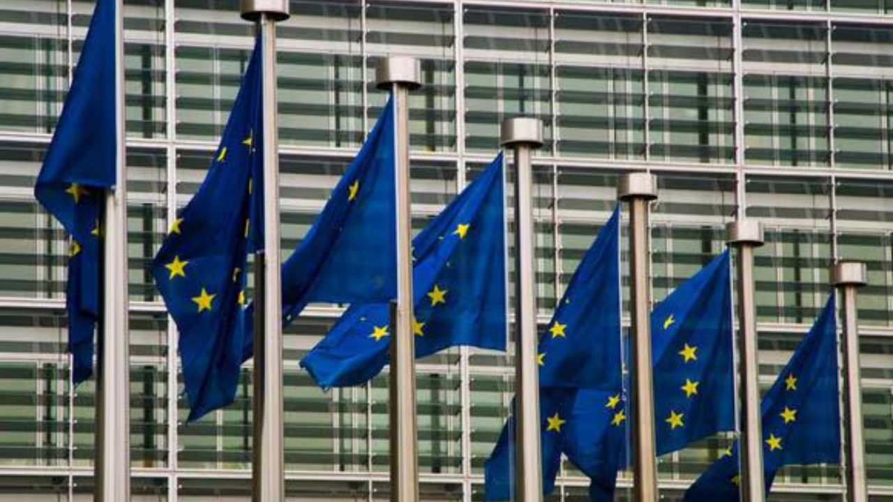 Unión Europea apuesta por inversión privada para competir en arena económica global