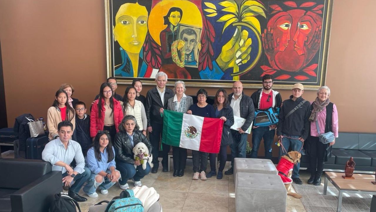 Cancillería confirma que su personal diplomático en Ecuador ya vuela de regreso a México