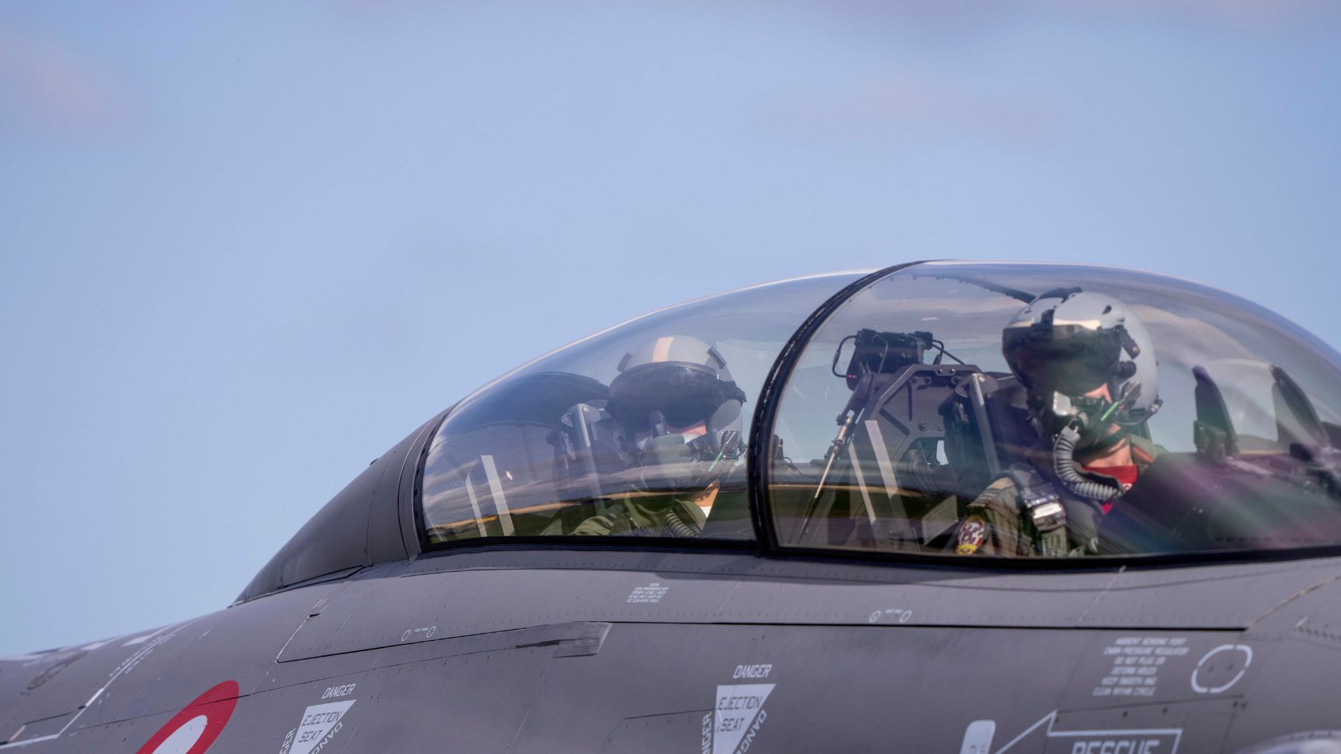 Milei celebra la compra de los 24 aviones militares F-16 de Dinamarca