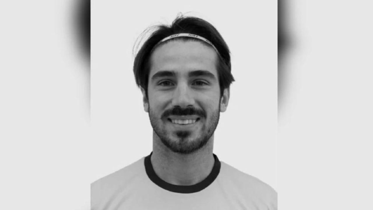 Muere futbolista tras sufrir un fuerte dolor en el pecho en pleno partido