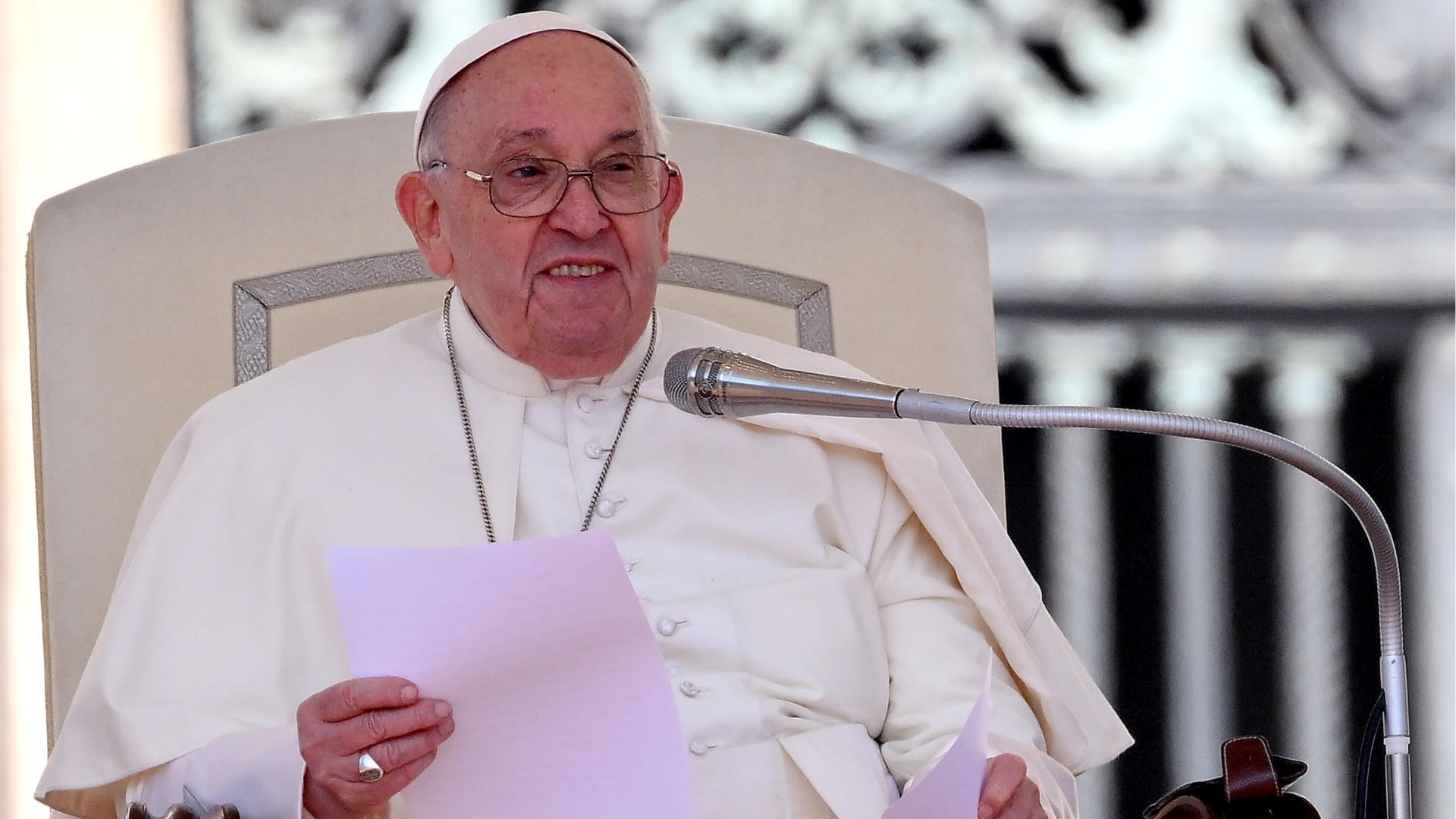 El papa Francisco pide no ceder a la lógica de la guerra en Oriente Medio