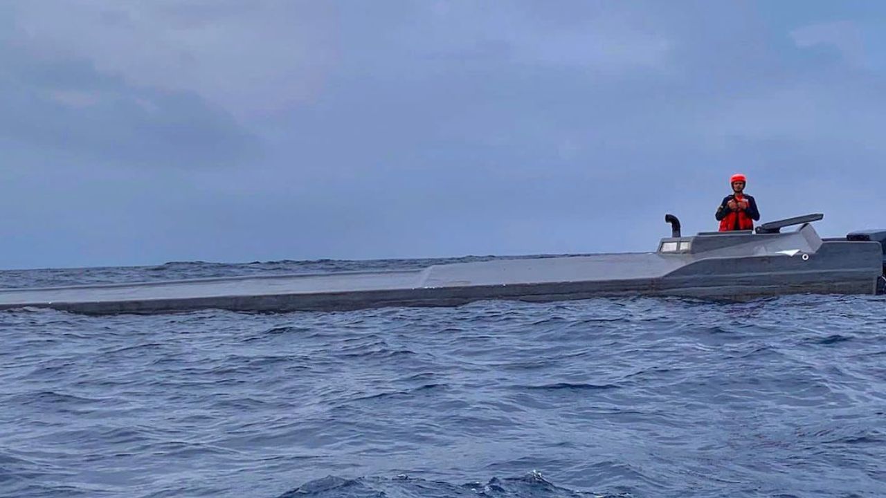 Ecuador incauta cerca de una tonelada de cocaína y detiene a dos personas en alta mar