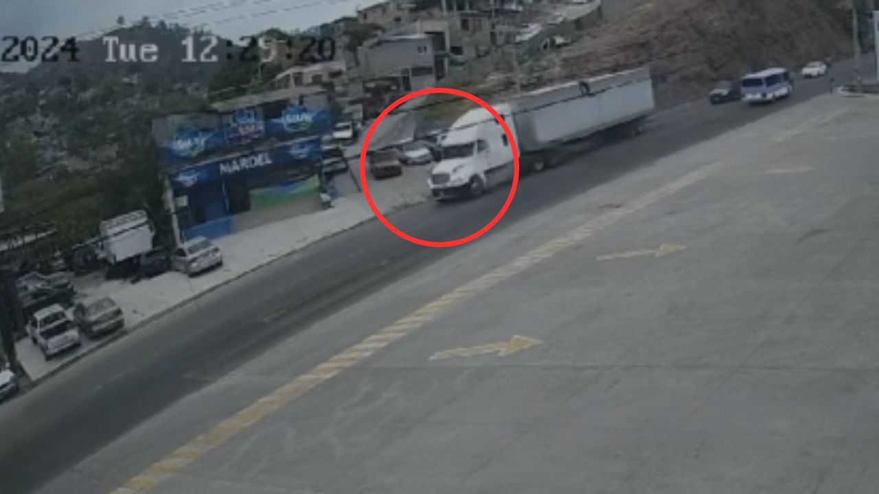 VÍDEO: Así fue el accidente en el que sobrevivieron un adulto y dos menores en Tegucigalpa
