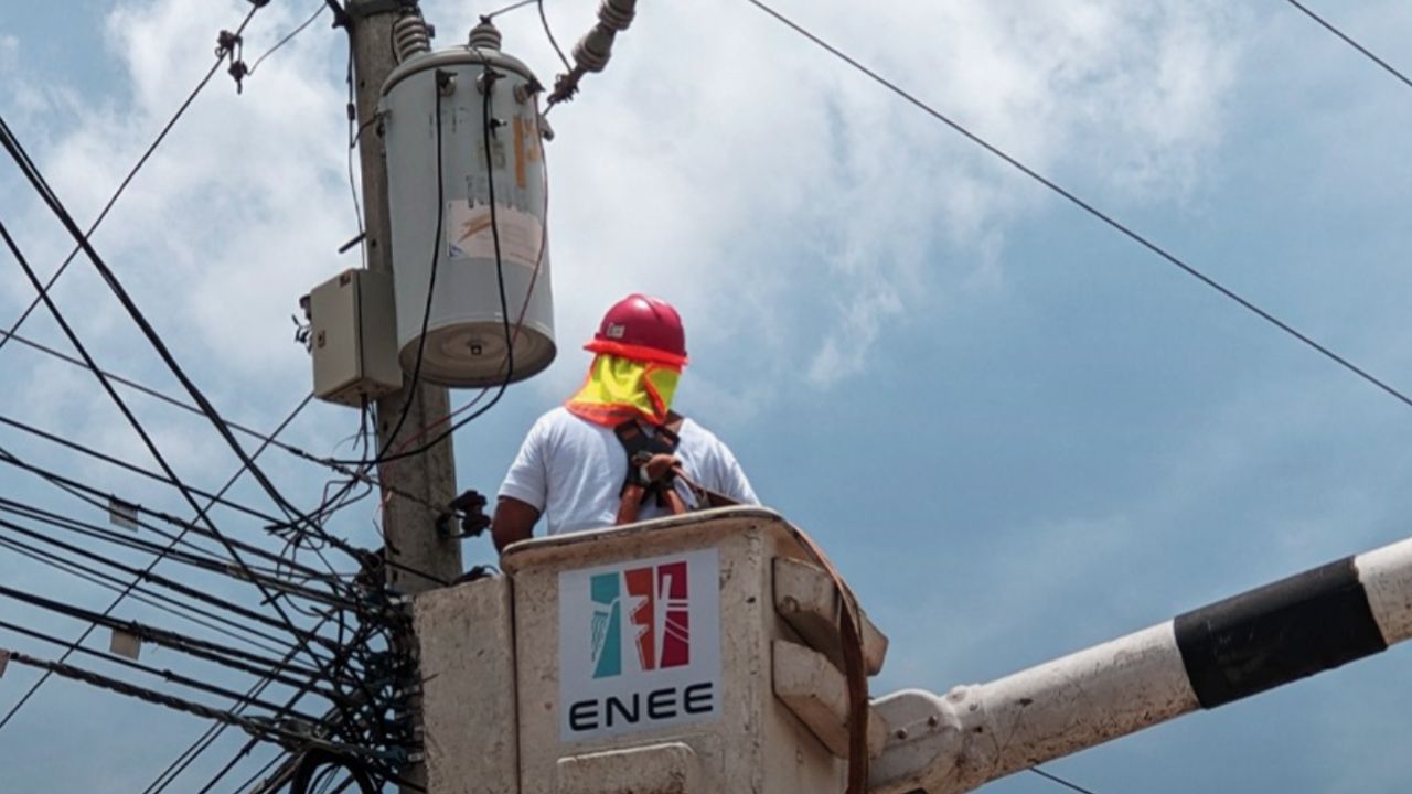 Regresa la energía en casi todas las zonas del centro de Honduras tras falla en transformadores