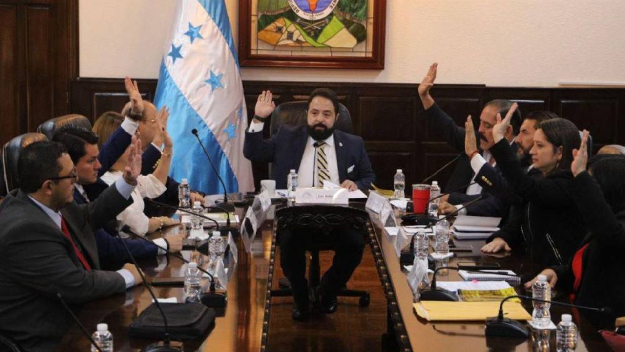 Adendas a contratos de energía no serán aprobadas por Comisión Permanente, asegura Eliud Girón