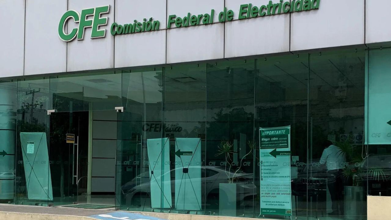 México anuncia la primera central solar flotante de Latinoamérica