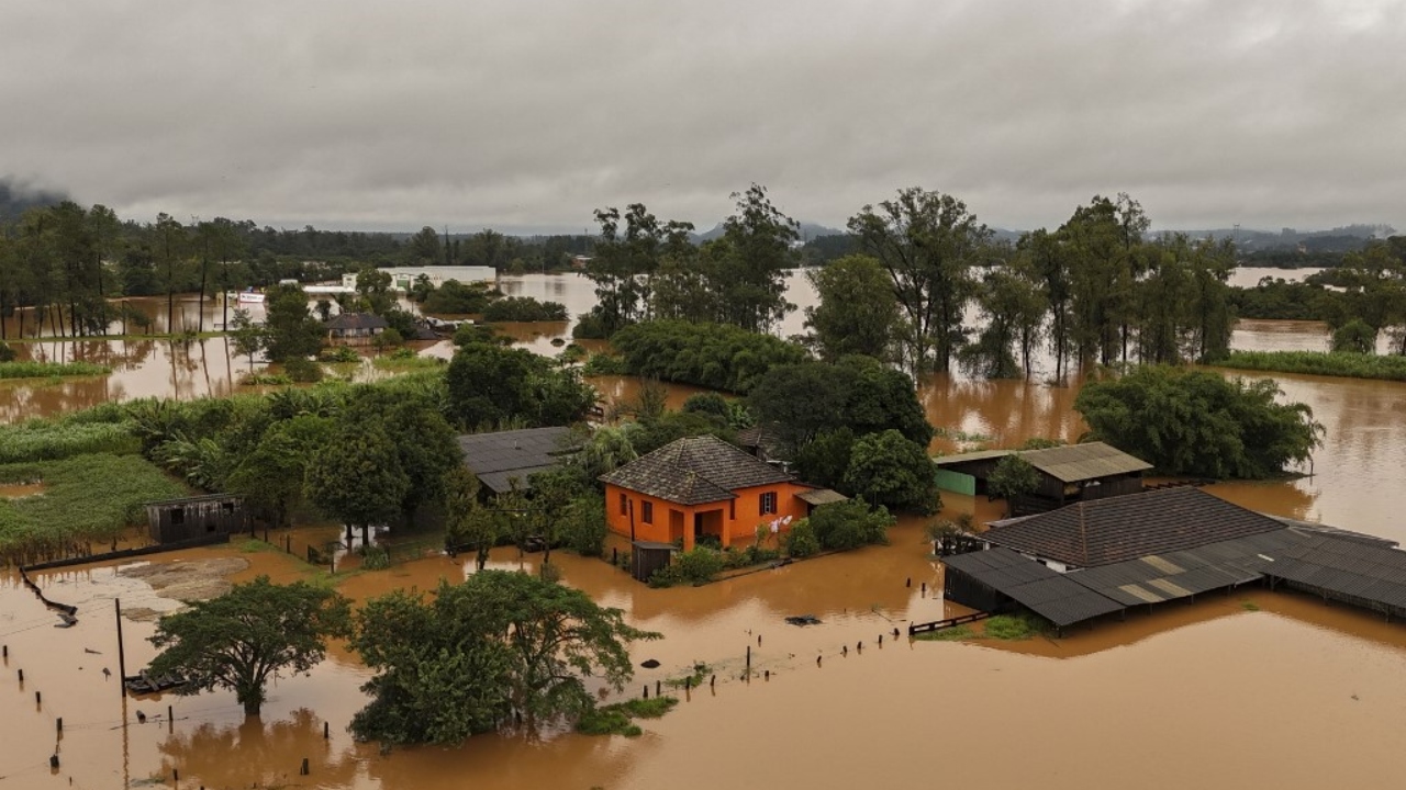 A 57 se elevan las muertes por  inundaciones en el sur de Brasil