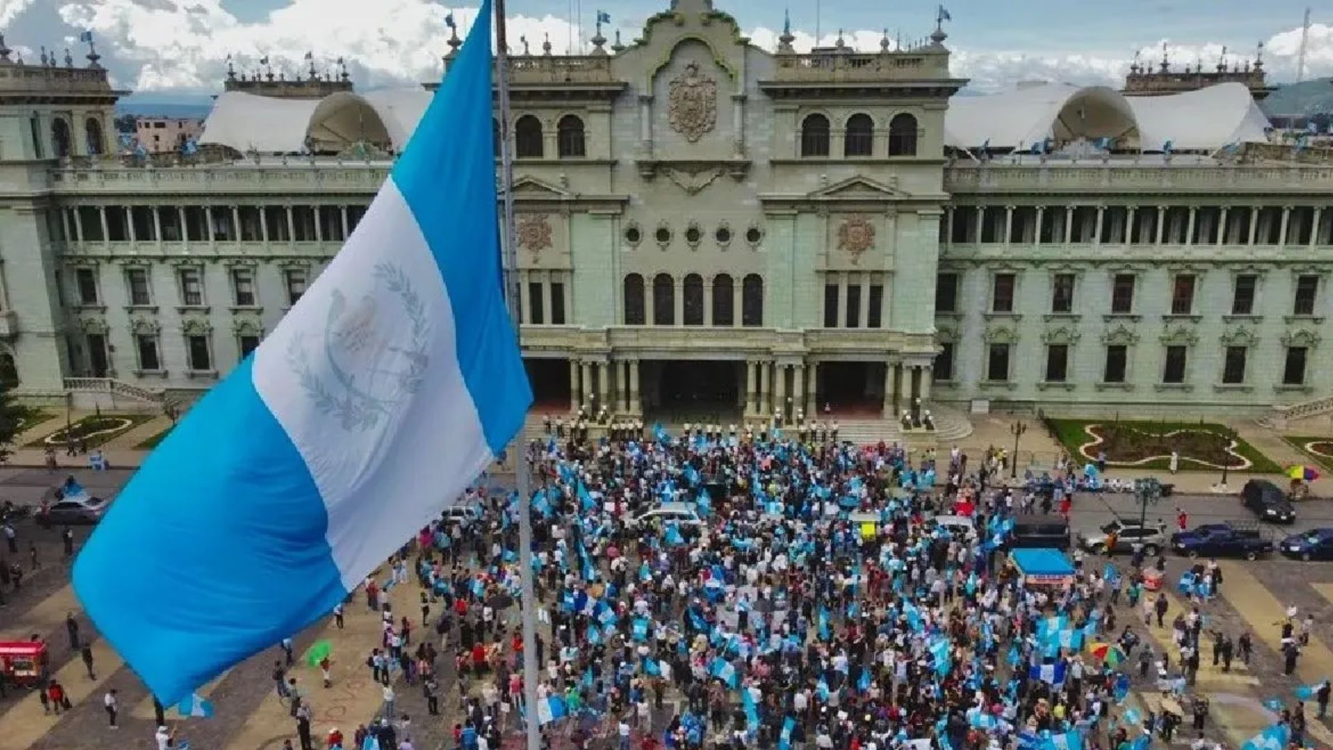 Guatemala despierta con fuerte sismo que deja algunos daños leves