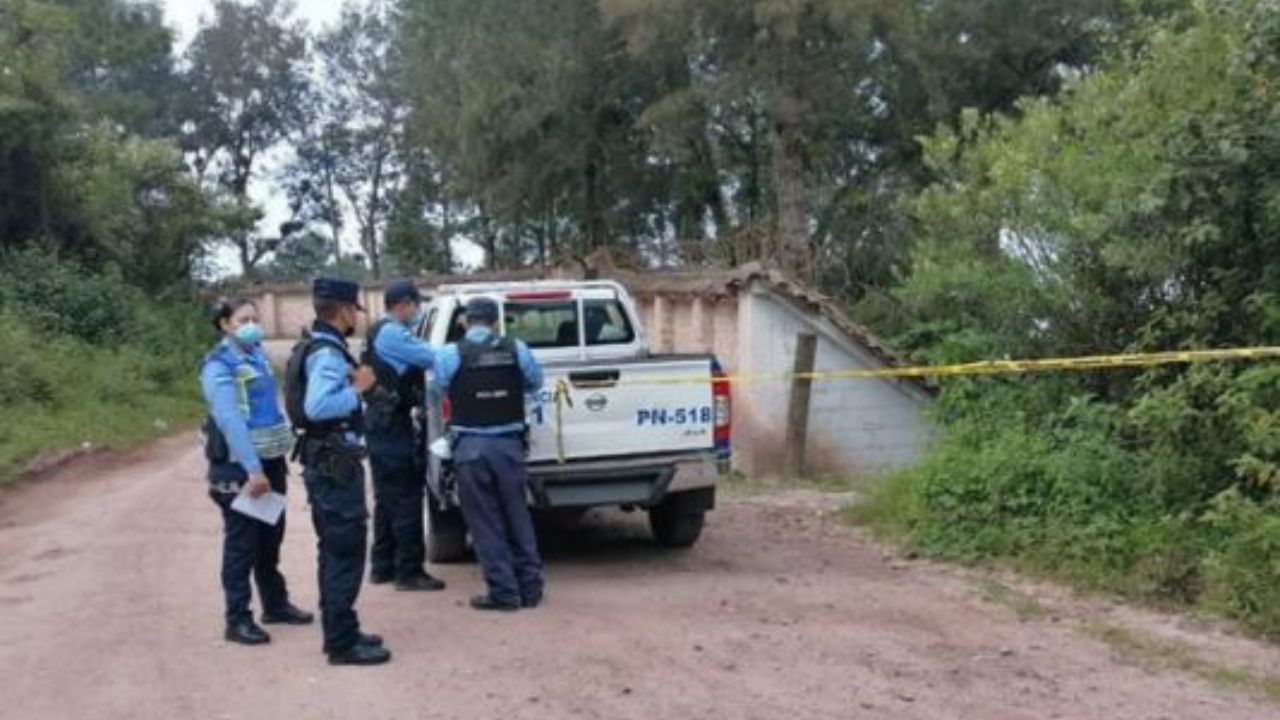 Matan a joven y lo dejan semidesnudo a orilla de calle en Comayagua