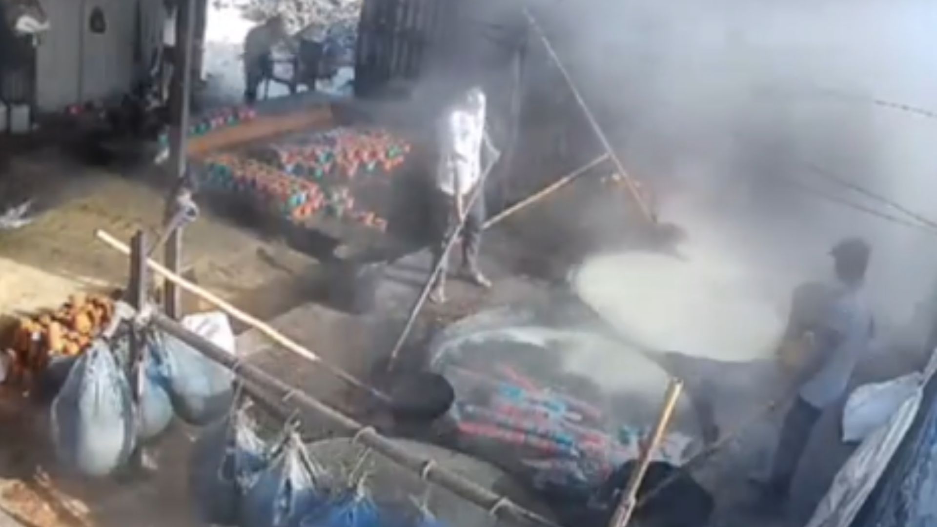 Hombre cae a una olla hirviendo luego de desmayarse por las altas temperaturas
