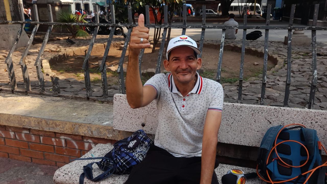 Hondureño recibe capital semilla para iniciar con negocio y ayudar a su mamá enferma